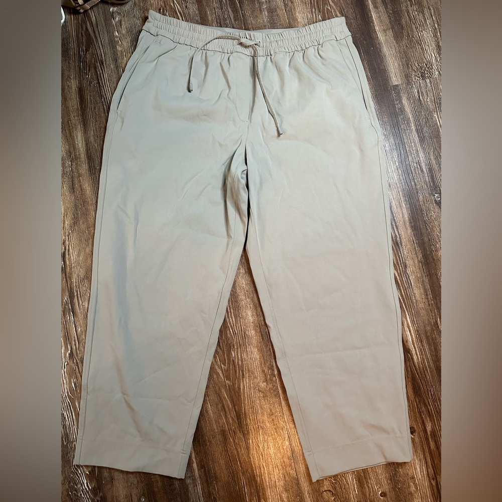 lululemon athletica Beige Drawstring Jogger capri Pants